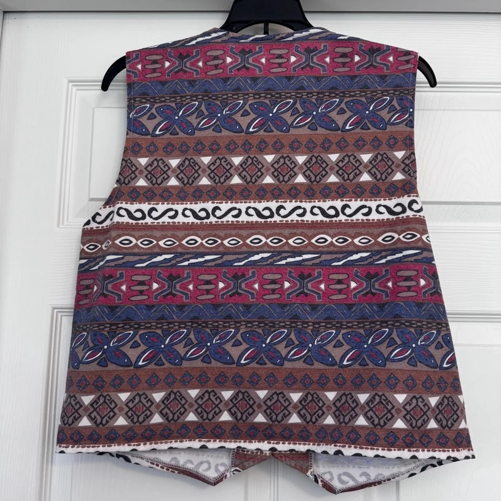 Vintage Women's Cape Isle Knitters Vest Size L Brown Blue Patterned